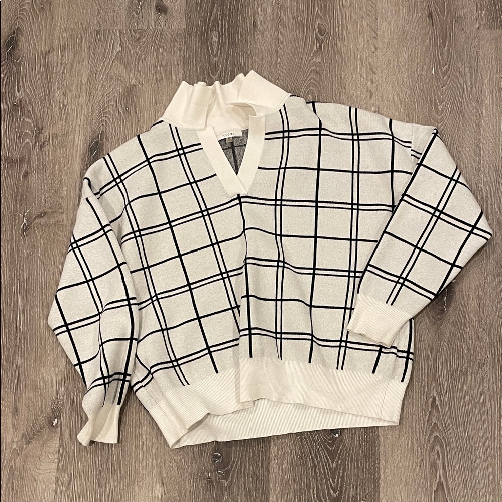 Sioni White and Black Grid V-Neck Sweater